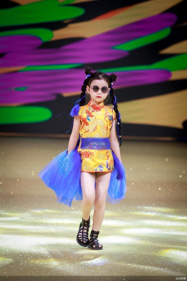 点亮孩子们的想象力，传承中华服饰文化 北京服装学院举办儿童T台大秀