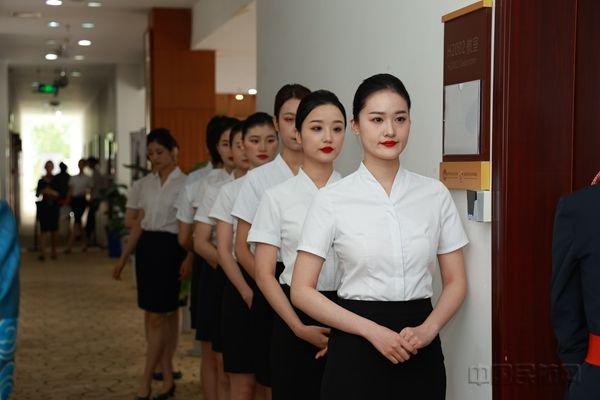 东航四川分公司在成都举行2023年空中乘务员、航空安全员招聘会