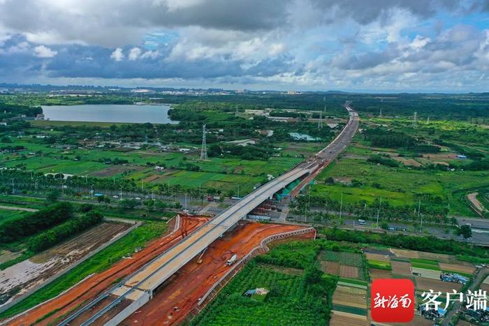 海口长天路南延长线工程项目椰海大道跨线桥主体完工