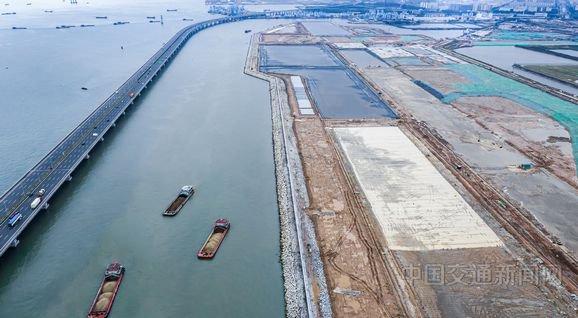广东深圳宝安国际机场第三跑道扩建工程外海堤顺利合龙
