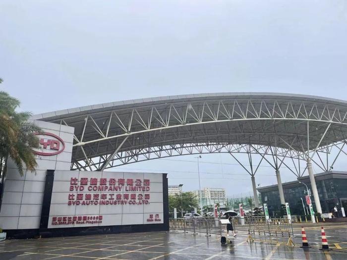 图注:位于深圳坪山的比亚迪总部,拍摄:郭宇