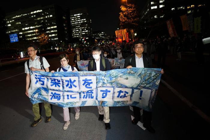 日本核污水排海后或将化作雨水洒遍全球！韩国渔民怒了：“先不打渔，去首尔！”