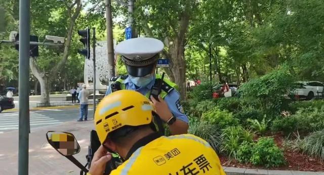 上海交警持续严查快递、外卖电动自行车交通违法，这9起违法行为被曝光