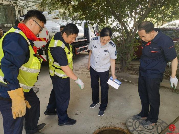 市城肥二处领导班子带队下一线开展楼房化粪池调研暨集中清疏活动