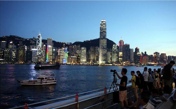 专访香港财库局局长：新加坡会取代香港吗？沪港金融领域竞争大于合作？