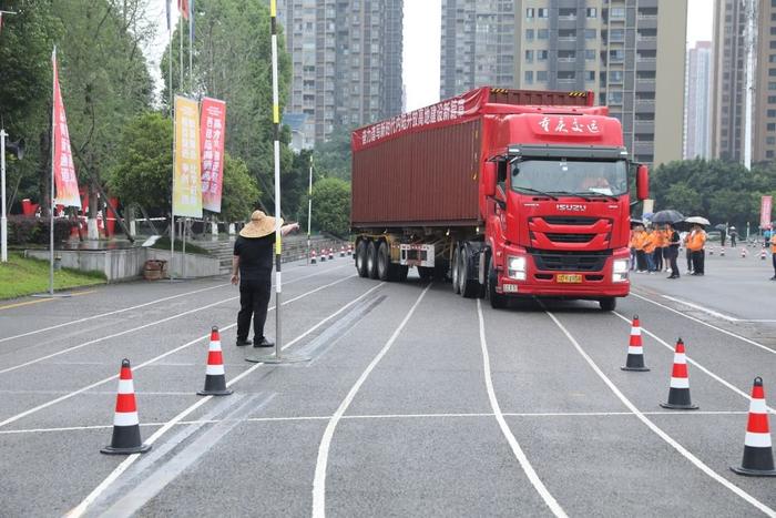 重庆已有网约车平台公司74家 网约车注册驾驶员达22.7万人