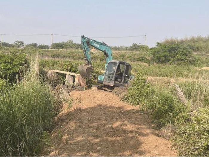 河塘沟渠清淤 保障农田灌溉