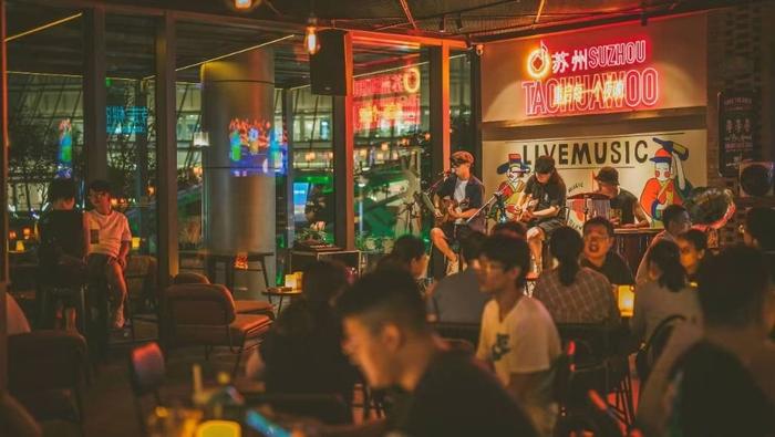 越夜越精彩！美团发布数据：重庆夜间消费规模占比超46% 成全国特色酒吧前十城市