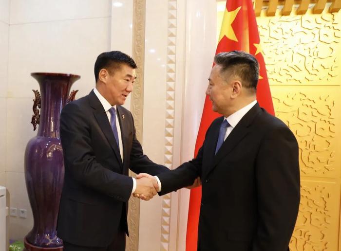 李小鹏会见蒙古国交通运输发展部部长宾巴朝格特
