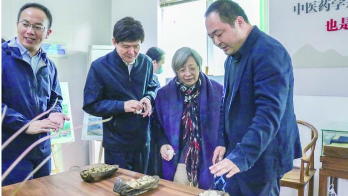 宁波大学院士团队科研项目乘神舟飞船遨游太空