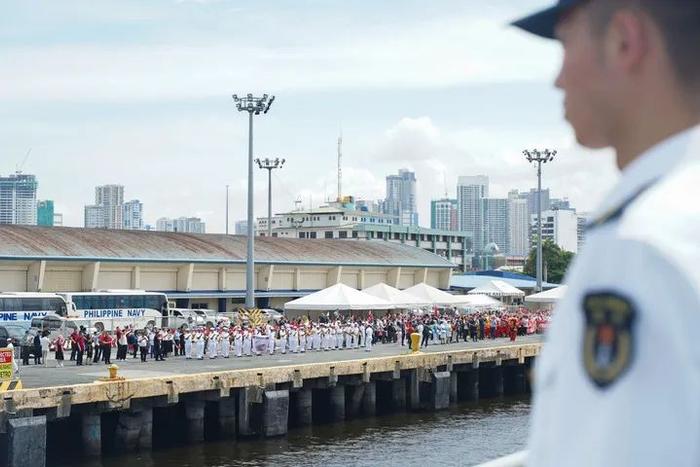 “这是中国军舰对菲律宾的一次罕见访问”