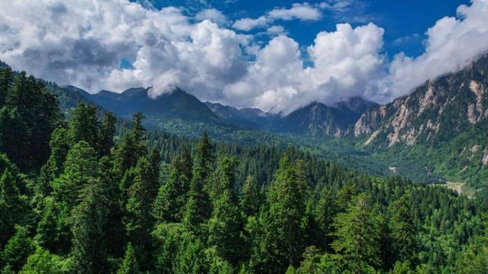 雪山下来一场民族潮流之旅，九寨旅游休闲度假再升级