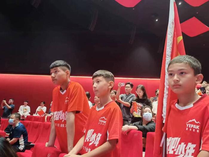这里有中国足球最缺的纯粹、热爱，体育题材电影《进球吧!少年》给出现实警示