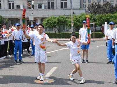 火炬传递星光熠熠隋文静韩聪梁益建都来了