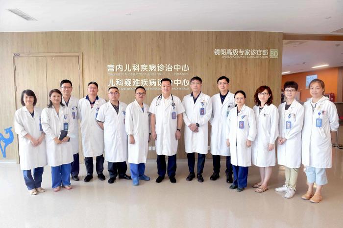 胎儿诊治的专科医生来了：新华医院发布《宫内儿科学》英文专著