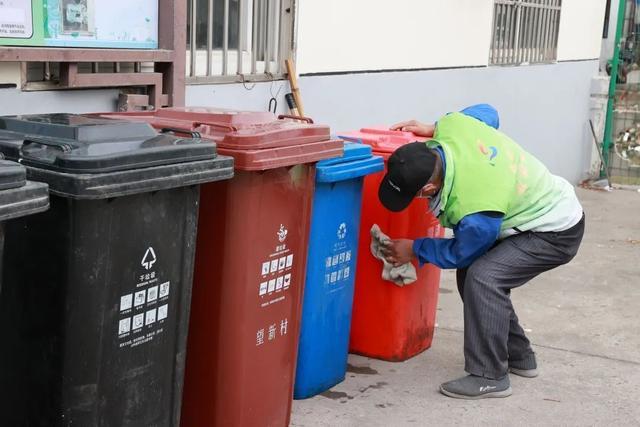 以前村里遇上白事都要摆个三天三夜，现在不一样了！