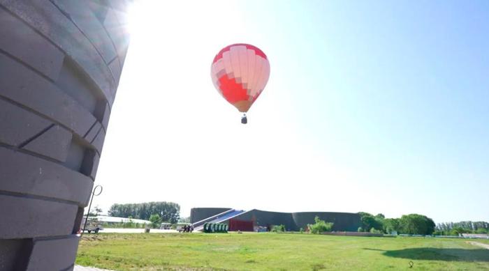 世葡园热气球体验投入运营