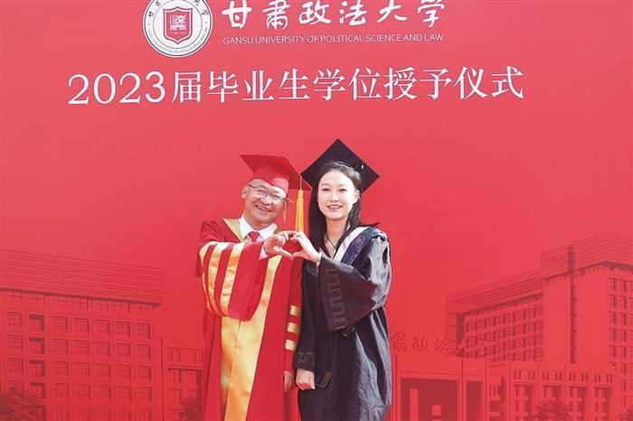 甘肃政法大学深情送别3558名毕业学子