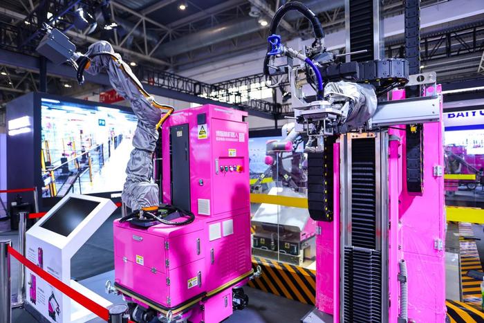 博智林机器人体系化亮相中国住博会  共筑智能建造新生态