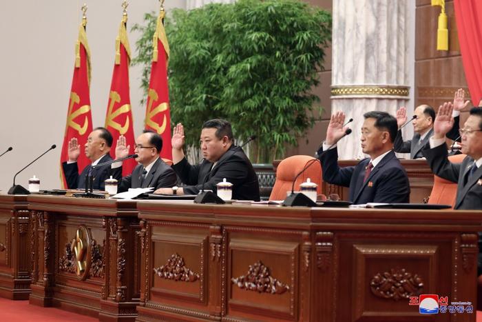 6月16日到18日，朝鲜劳动党八届八中全会扩大会议举行