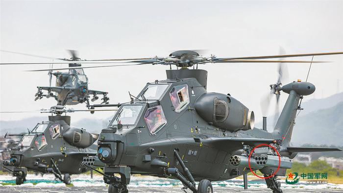 直-10武装直升机挂载了新型火箭弹发射器(红圈处)。图片来源:中国军网。