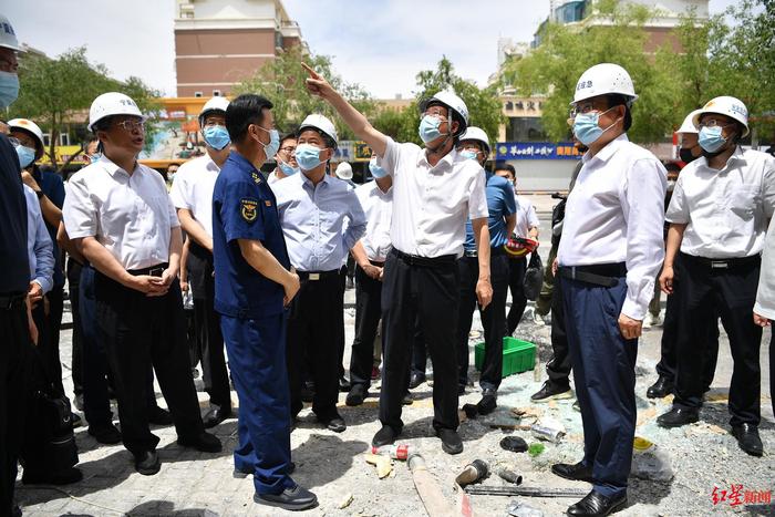 赴事故现场并慰问伤员，应急管理部工作组在银川市指导燃气爆炸事故应急处置工作