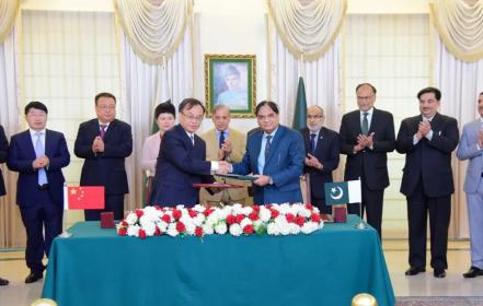 驻巴基斯坦使馆临时代办庞春雪出席恰希玛5号核电机组项目主合同补充协议签署仪式