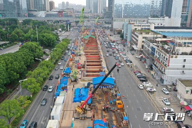 历经16次交通疏解，长沙地铁7号线红星大市场站主体全面动工