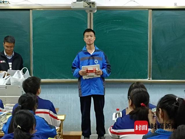 四川达州优秀考生尹之寒：一个爱打篮球的阳光大男孩 最心仪的学校是北大元培学院