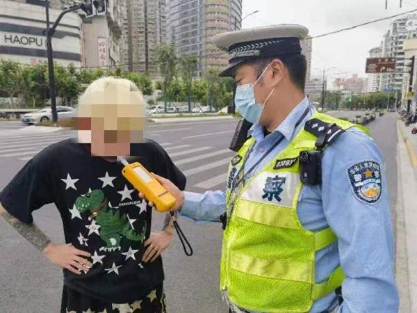 后备箱装不下折叠车就能酒驾？非也！ 普陀警方端午小长假期间开展酒驾、醉驾集中整治行动