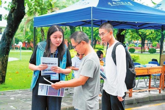华南师范大学举行校园开放日 招生计划与去年持平