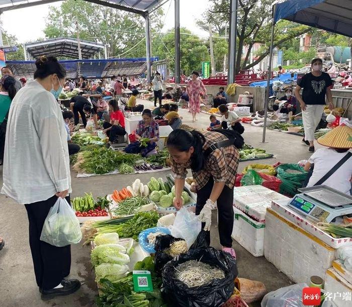 昌江这个临时马路市场让流动摊贩有了“家”