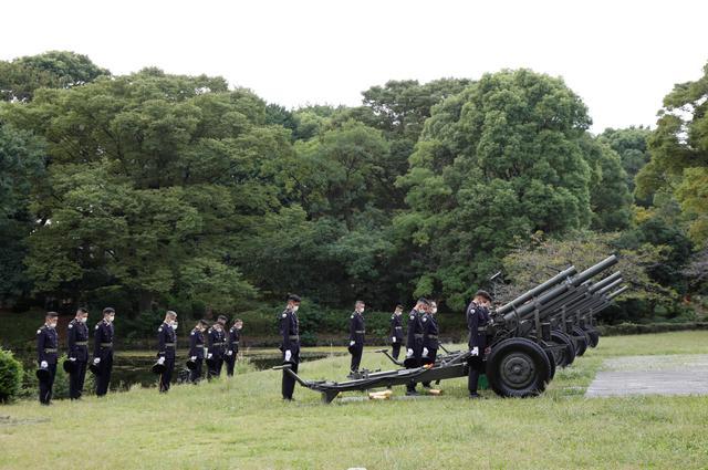 遇刺一周年临近，安倍晋三要被强行“封神”｜京酿馆