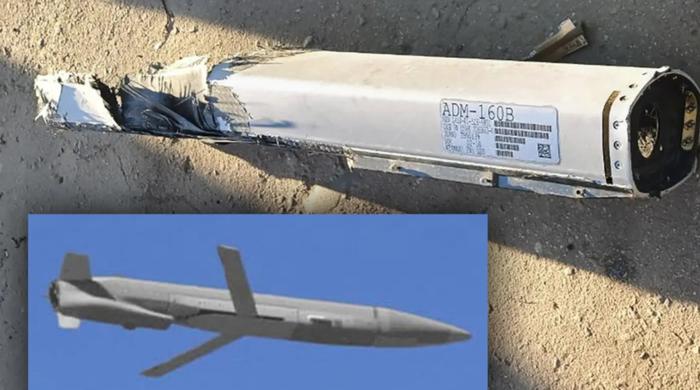 在乌克兰出现的ADM-160空射诱饵弹残骸,小图为弹翼展开处于飞行状态的诱饵弹。