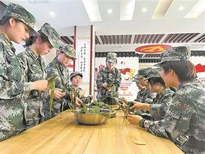 江南粽香飘边关——江苏省扬州市“十姐妹民兵班”给边防官兵寄去端午节礼包