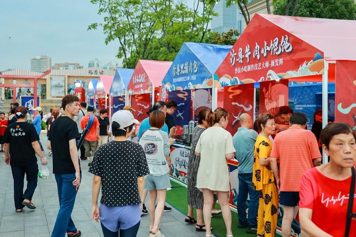 “沙县小吃”来浦东滨江办美食节，除了食材地道，连名厨也带来了