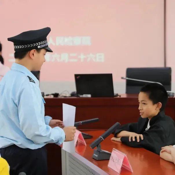 “沉浸式”体验庭审，小学生们有了这些体会