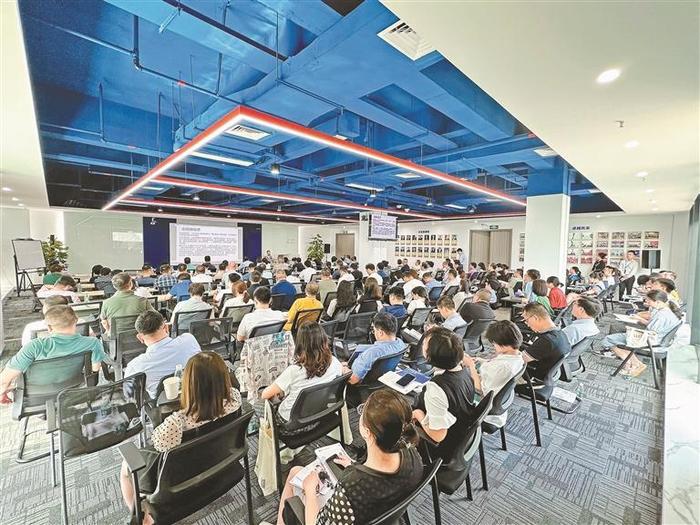 中国人民大学教授黄卫平做客卓越汇公益讲堂 在四大领域寻求创新突破