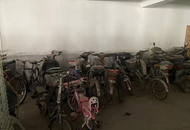 松江一小区物业清理“僵尸”自行车惹争议！如何认定？如何处理？办法还得靠……