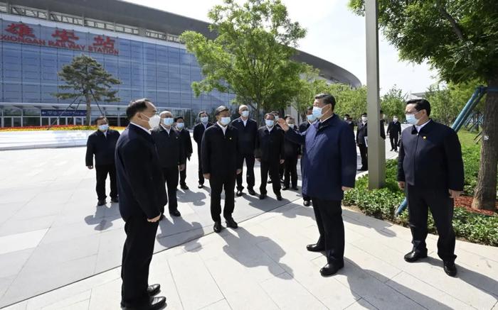 2023年5月10日,中共中央总书记、国家主席、中央军委主席习近平在雄安站考察。新华社记者 李学仁 摄