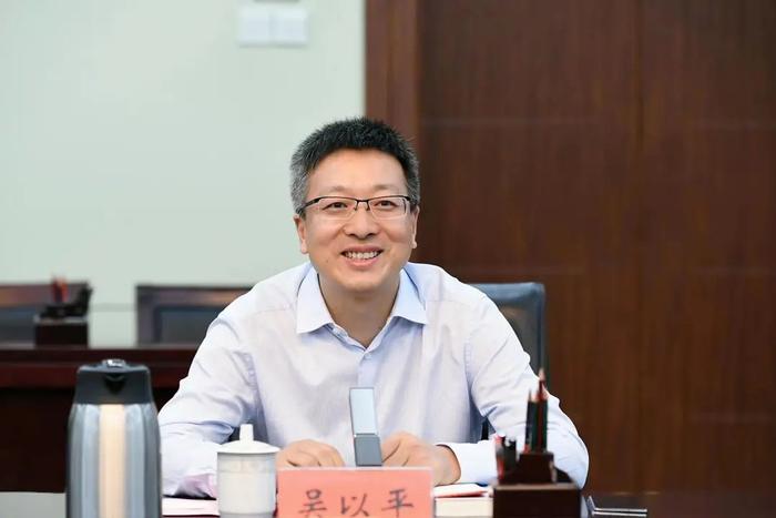 陈向平、李明俊与华为技术有限公司河南省总经理吴以平举行工作会谈