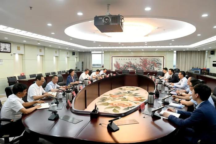陈向平、李明俊与华为技术有限公司河南省总经理吴以平举行工作会谈