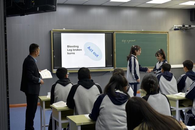 果洛州大武民族中学开展《基于学科素养的高中英语阅读教学》四校联合教研活动