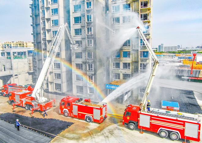 【图片新闻】嘉峪关市举行建筑工地地震暨灭火救援实战演练