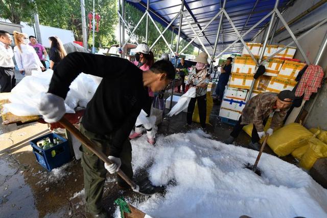 应对高温 北京新发地市场多种防暑降温措施保证果蔬保鲜