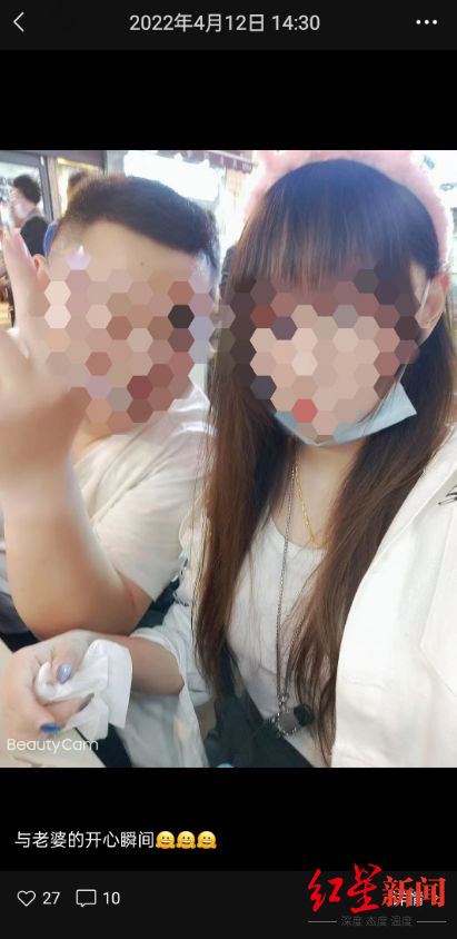 ↑李某朋友圈发布与“倩倩”的合影