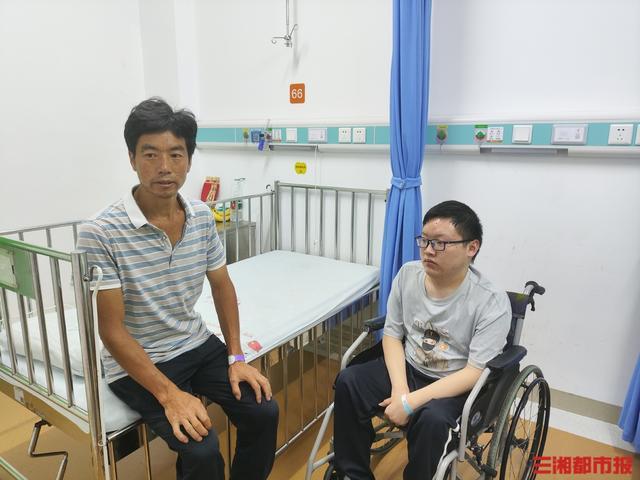 603分！轮椅上的罕见病少年报考了中南大学