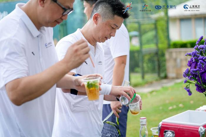 上海球友相约草地网球致敬百年温网，连这杯复刻的饮品都有五十多年历史