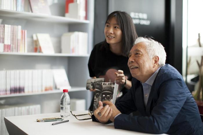 专访 | 拍下46年的中国故事，72岁摄影家刘香成：还有46年在等我