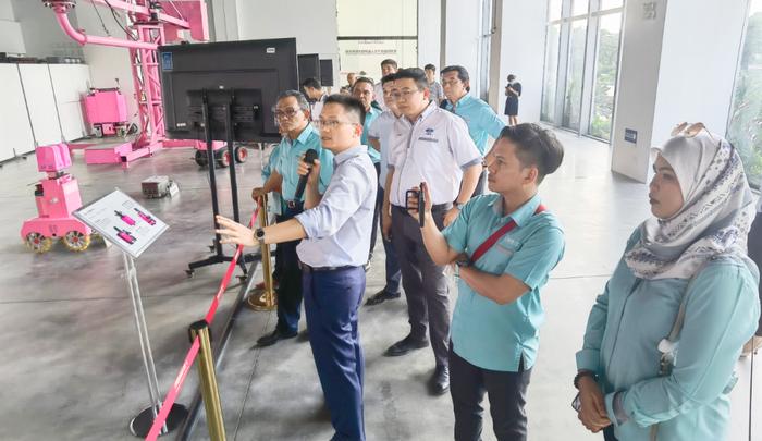 智能先行!马来西亚CIDB一行访问博智林机器人